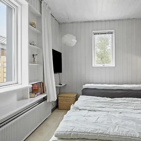 4 Bedroom Lovely In Holiday home