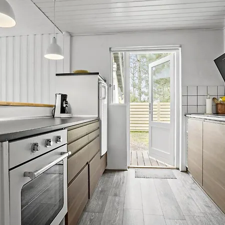 4 Bedroom Lovely In Holiday home *