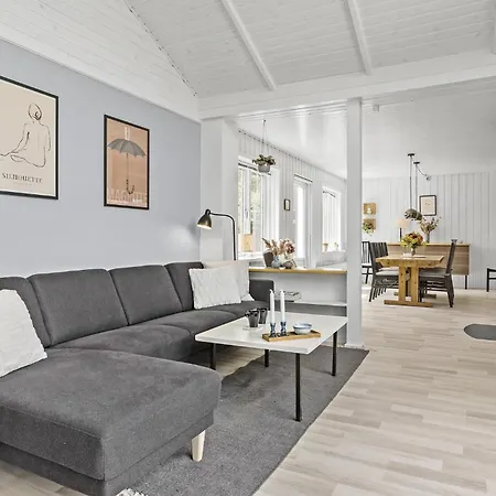 4 Bedroom Lovely In Holiday home