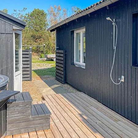 4 Bedroom Lovely In بيت للعطل