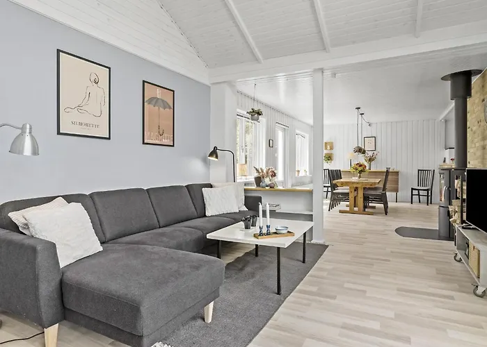 4 Bedroom Lovely In Casa de Férias